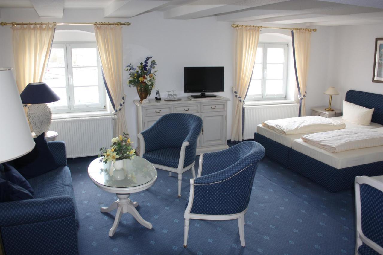 Hotel Am Yachthafen Waren  Room photo